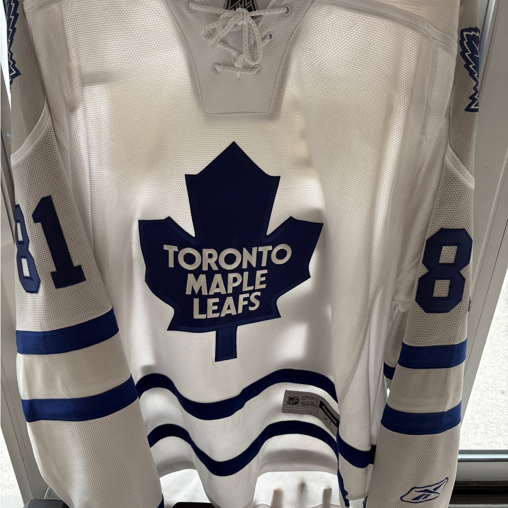 Reebok Maple Leafs signed Phil Kessel Jersey - NWT